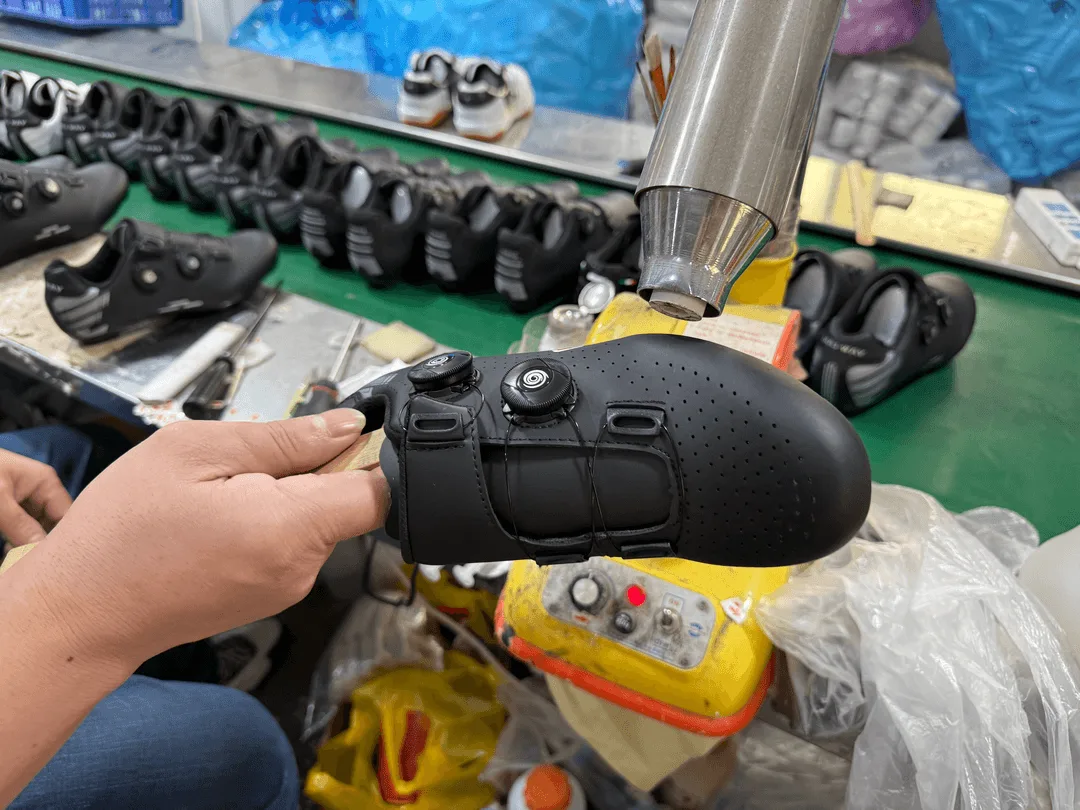 Cycling footwear quality inspection